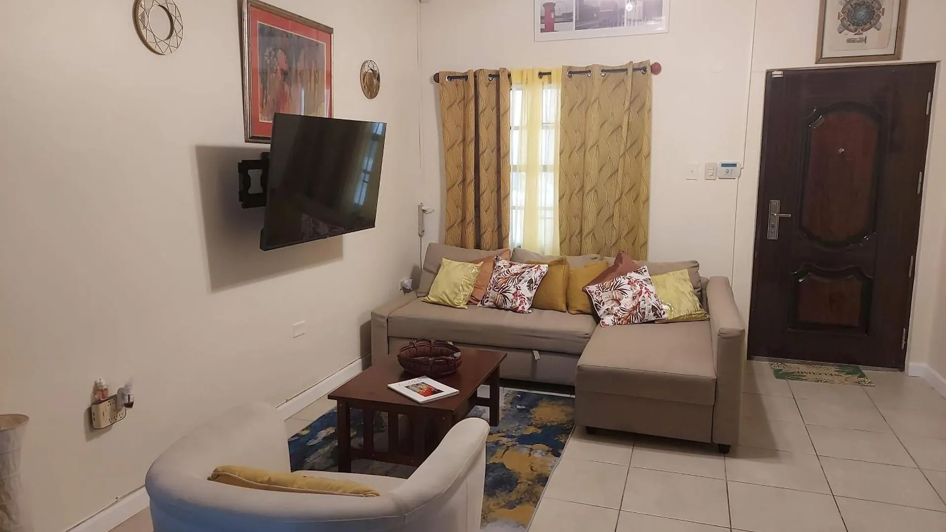 Live Like A Local In This Chic Maraval Townhouse Port of Spain Tatil Evi